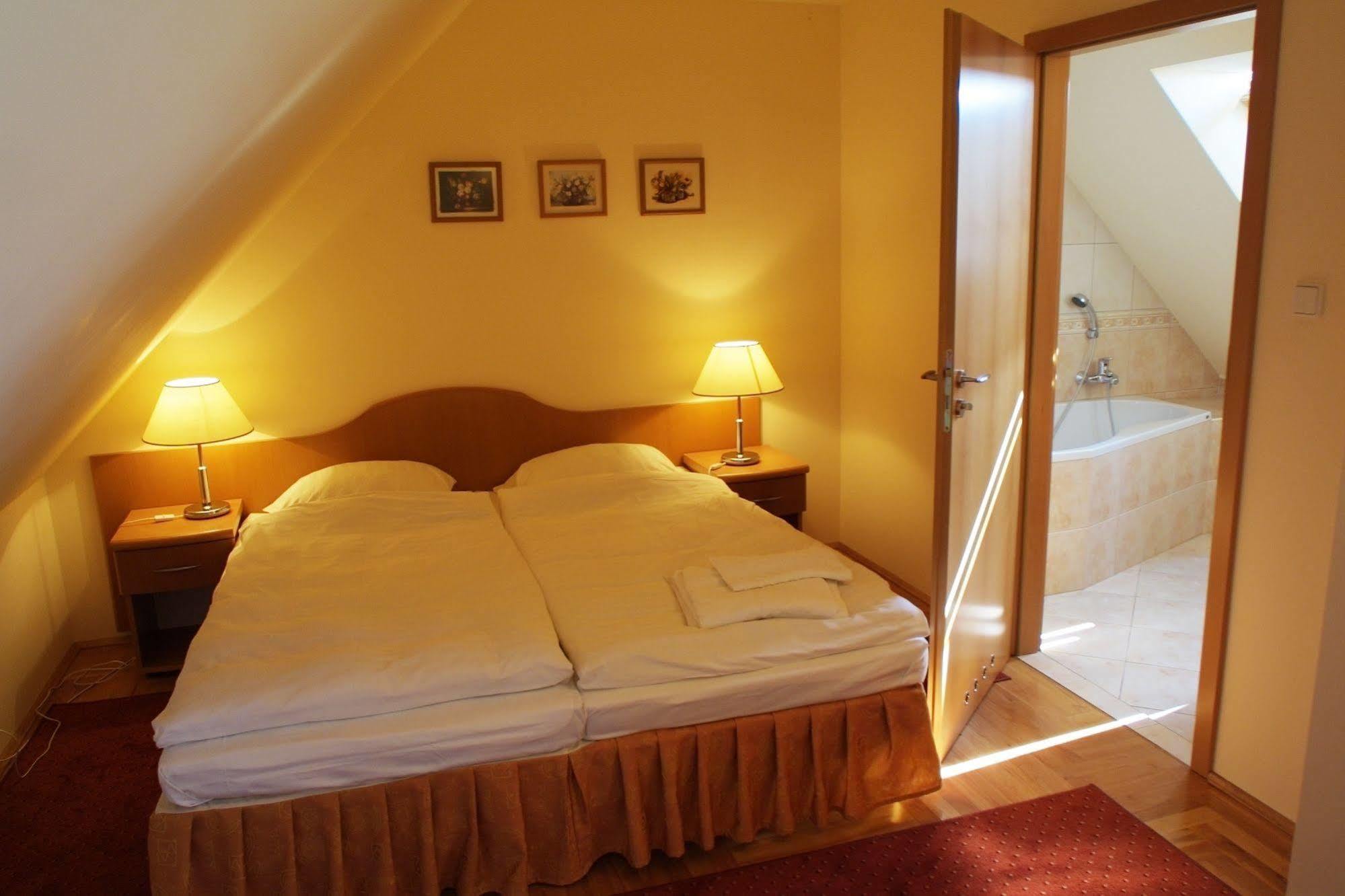 Hotel Bielany Bielany Wrocławskie Екстериор снимка